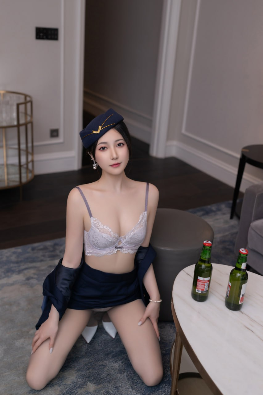 鱼子酱Fish(私拍)- 《空姐制服》写真